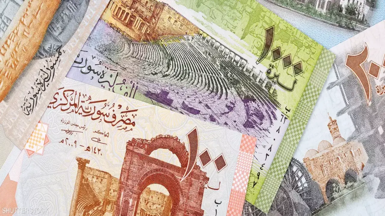 تحولات 11800 ليرة.. تراجع حاد في سعر صرف الدولار مقابل العملة السورية وتذبذب بالمعدن الأصفر